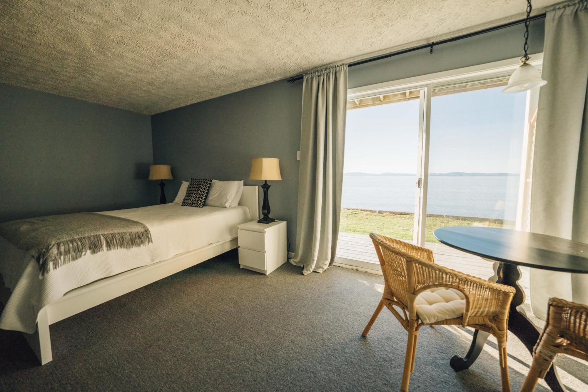 Auberge Sur Mer Notre-Dame-du-Portage 외부 사진
